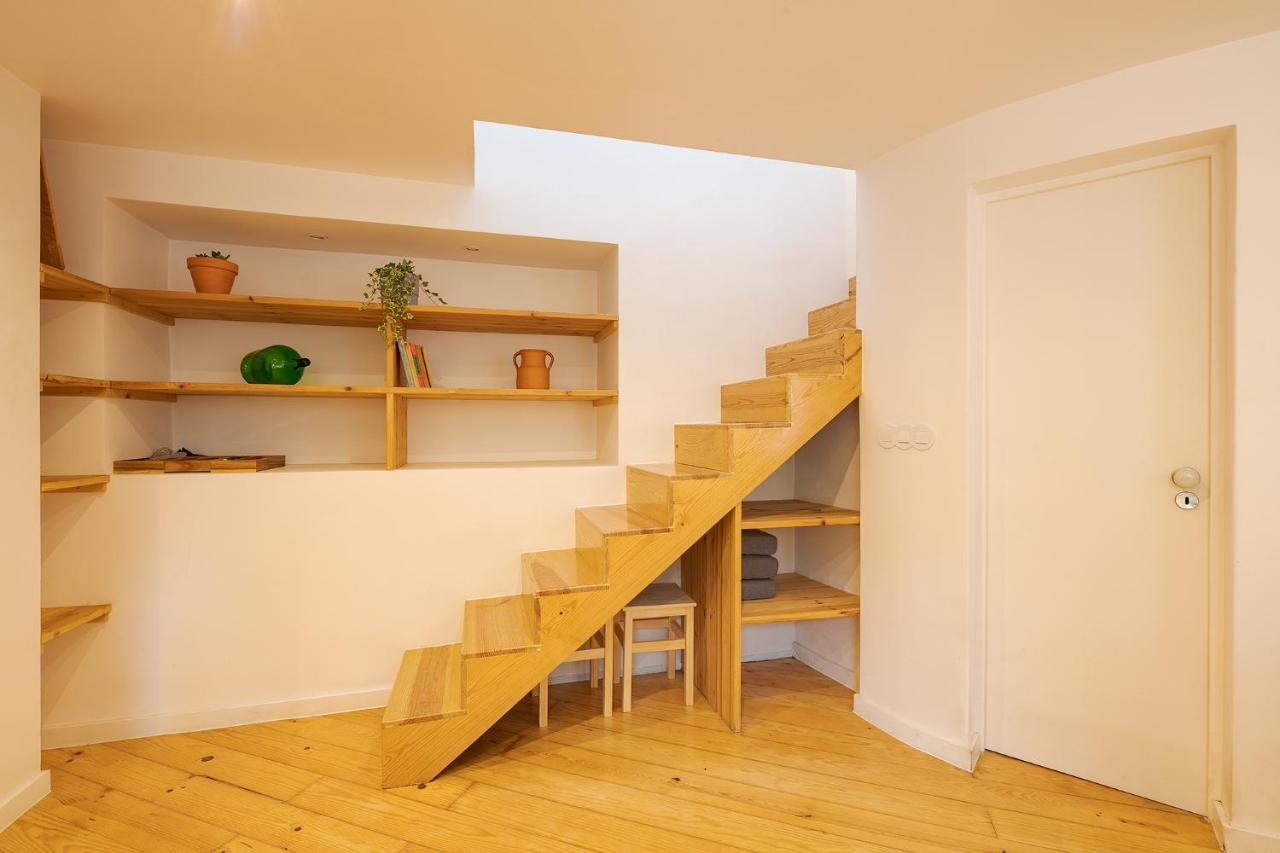 The Yellow House Spacious Duplex In Prazeres District Lisbon Exterior photo